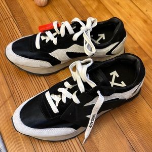 Off-White HG RUNNER Suede Arrow Low Top Sneakers - Unisex